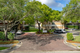 Courtyards Of Coral Springs in Coral Springs, FL - Building Photo - Building Photo