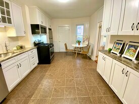 18 Fisk Pl, Unit 1 in Cambridge, MA - Building Photo