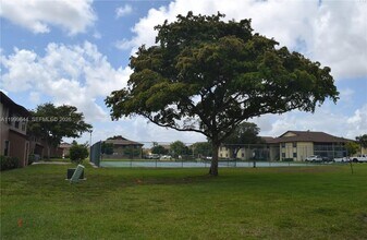 10013 Winding Lake Rd in Sunrise, FL - Building Photo - Building Photo