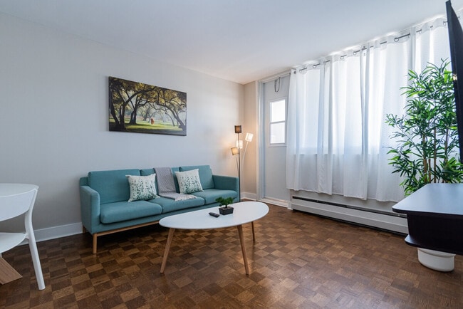 property at 1276 Av des Pins O