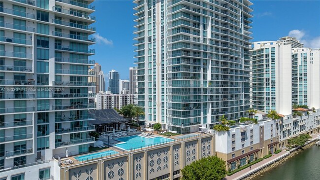 330 Sunny Isles Blvd, Unit #5-1103 in Sunny Isles Beach, FL - Foto de edificio - Building Photo