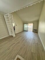 3565 Linden Ave, Unit 328 in Long Beach, CA - Building Photo