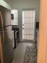 911 Meridian Ave in Miami Beach, FL - Building Photo - Building Photo