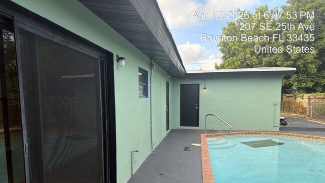 207 SE 25th Ave in Boynton Beach, FL - Building Photo - Building Photo