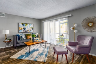 Latitude 28 Apartments in Altamonte Springs, FL - Foto de edificio - Interior Photo