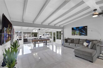 2430 Key Largo Ln in Fort Lauderdale, FL - Building Photo - Building Photo
