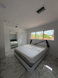 2430 SW 22nd Ter, Unit 1x1 Apartment in Miami, FL - Foto de edificio - Building Photo