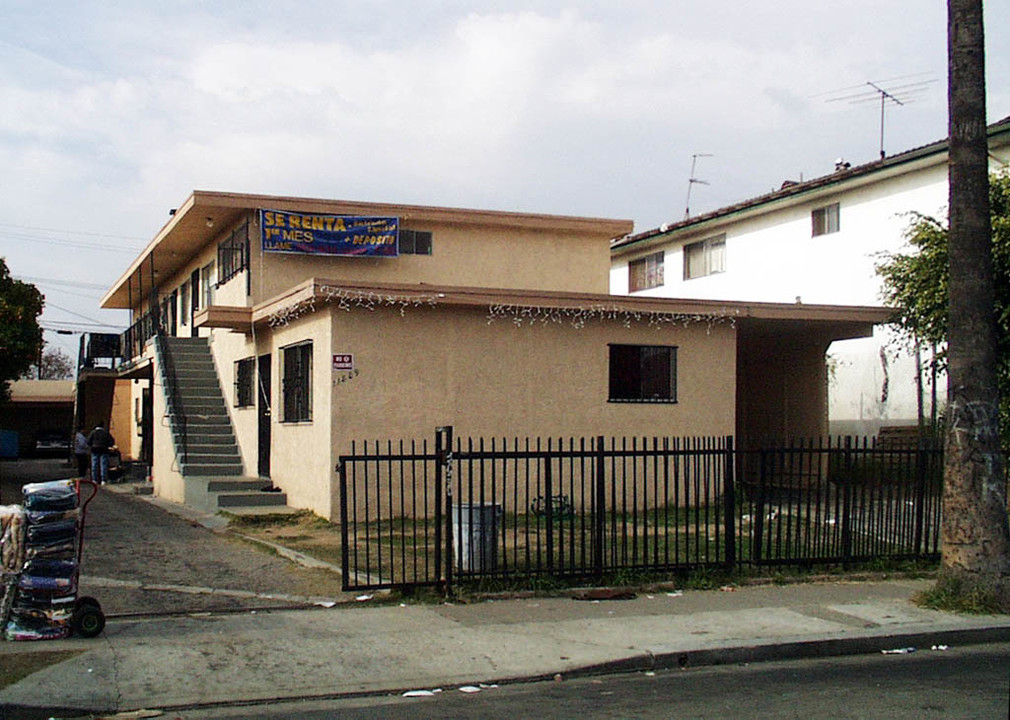 11809 Berendo Ave in Los Angeles, CA - Building Photo