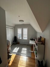 89 Wachusett St, Unit 3 in Boston, MA - Foto de edificio - Building Photo