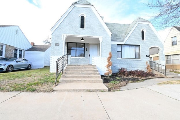 property at 1117 N Youngs Blvd
