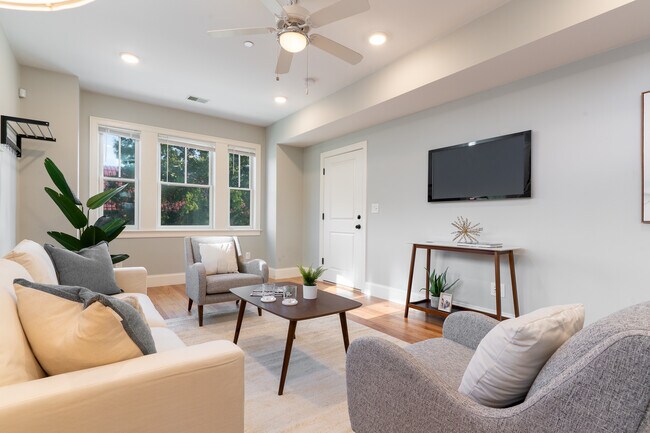 2767 Washington St, Unit 2 in Boston, MA - Foto de edificio - Building Photo