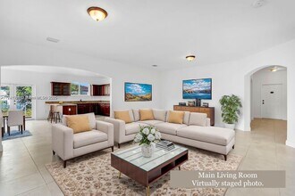 1690 SW 67th Ct in Miami, FL - Foto de edificio - Building Photo