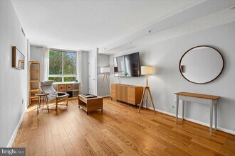 350 G St SW in Washington, DC - Building Photo - Building Photo
