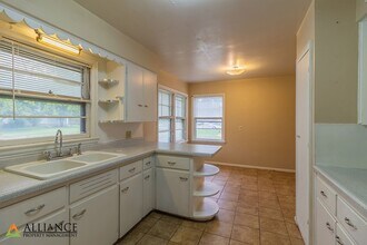 1845 College Heights Rd in Manhattan, KS - Foto de edificio - Building Photo