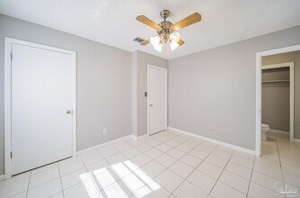 7010 E Oakfield Rd in Pensacola, FL - Building Photo - Building Photo