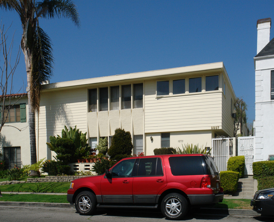 9937 Young Dr in Beverly Hills, CA - Foto de edificio