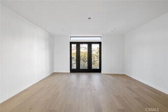 528 Flores St, Unit 103 in West Hollywood, CA - Building Photo - Building Photo