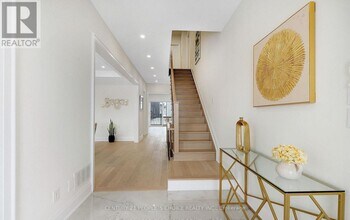 8915 Heritage Rd in Brampton, ON - Building Photo - Building Photo