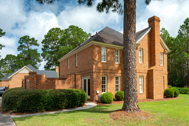 Greenbriar and Hawthorne Apartments in Statesboro, GA - Foto de edificio - Building Photo