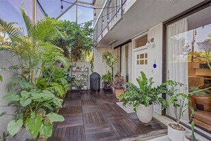 3162 Bird Ave in Miami, FL - Building Photo