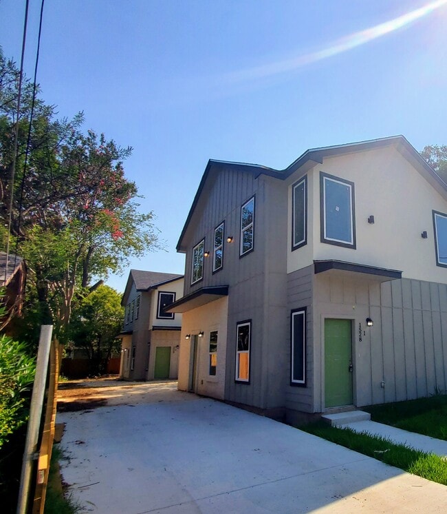 property at 1528 Lamar St