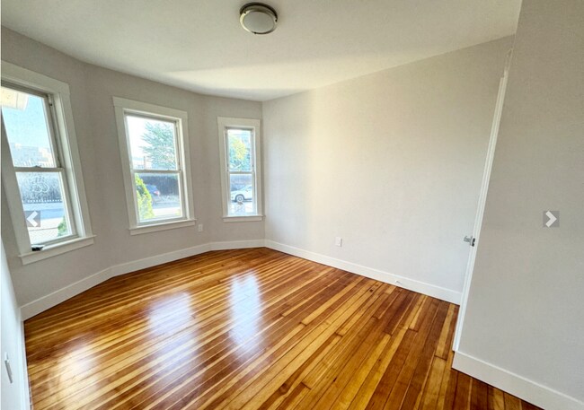 147 E Cottage St, Unit 1 in Boston, MA - Building Photo - Building Photo