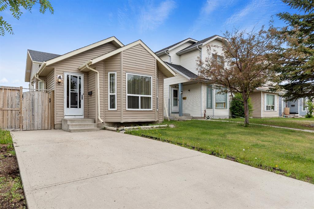 249 Martindale Blvd NE in Calgary, AB - Building Photo