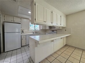 3245 Arville St in Las Vegas, NV - Building Photo - Building Photo