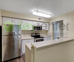 600 Del Verde Cir in Sacramento, CA - Building Photo