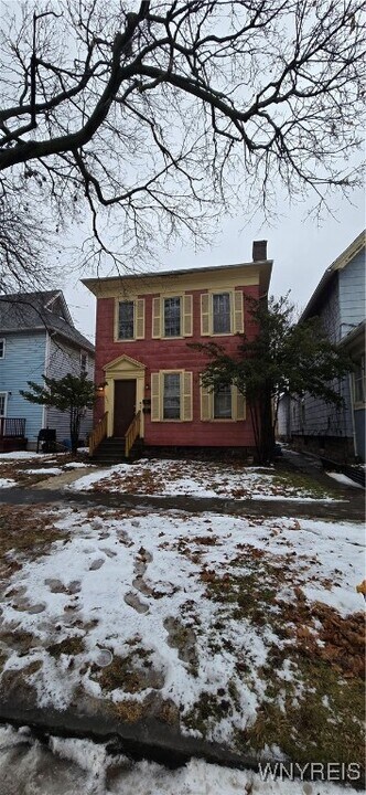 627 4th St in Niagara Falls, NY - Building Photo