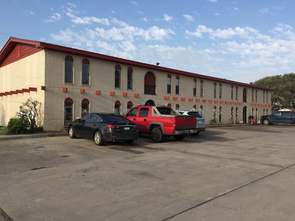4841 TX-35 in Rockport, TX - Building Photo