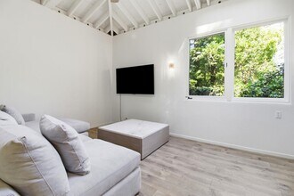 64 Alejandra Ave in Atherton, CA - Building Photo - Building Photo