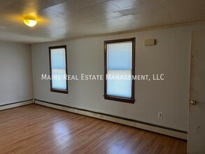 36 Sanford St in Bangor, ME - Foto de edificio - Building Photo