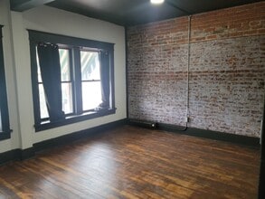 607 Lincolnway, Unit APT 3 in La Porte, IN - Building Photo - Building Photo