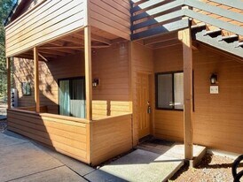 56856 Enterprise Dr in Sunriver, OR - Building Photo