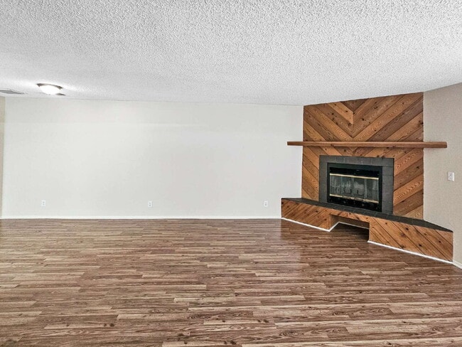 305 S Richmond Rd in Ridgecrest, CA - Building Photo - Building Photo