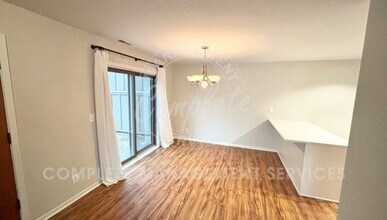 8978 Neill Lake Rd in Eden Prairie, MN - Foto de edificio - Building Photo