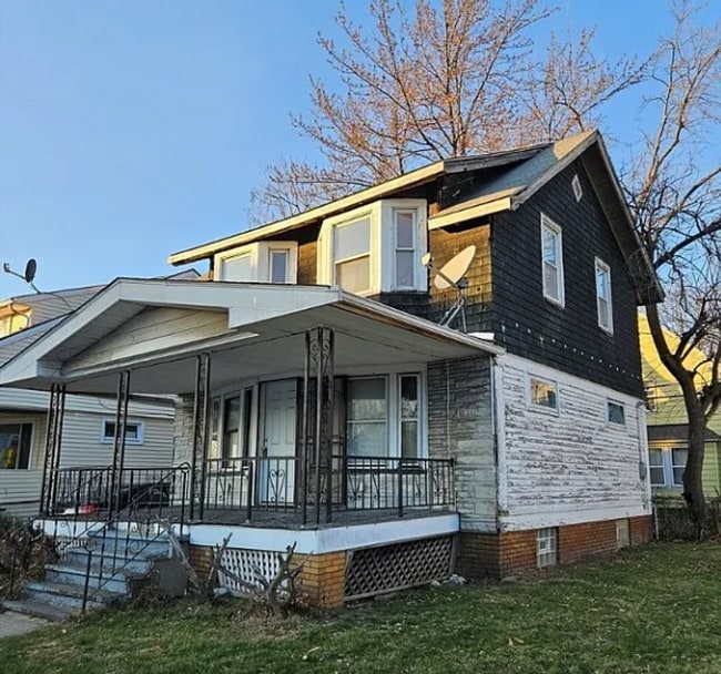 property at 10705 Greenlawn Ave
