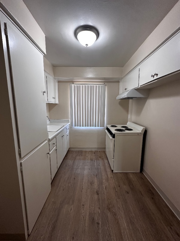 property at 1001 E Stearns Ave