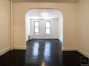 224 E 70th St in New York, NY - Building Photo - Building Photo