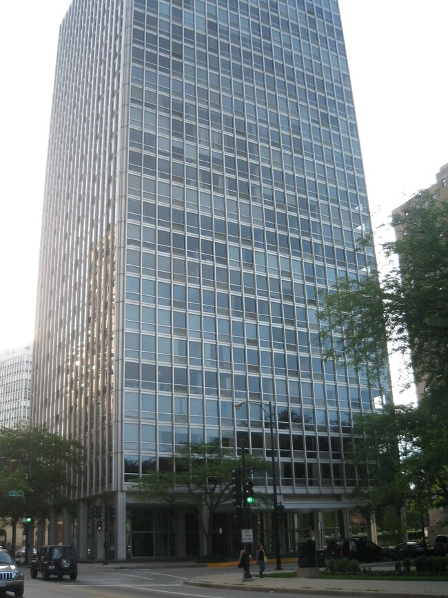 property at 2400 N Lakeview Ave