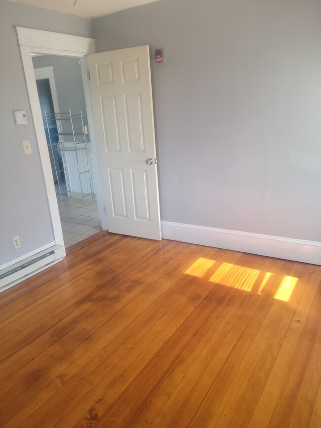 809 Charles St, Unit #3 Third Floor in Providence, RI - Foto de edificio - Building Photo