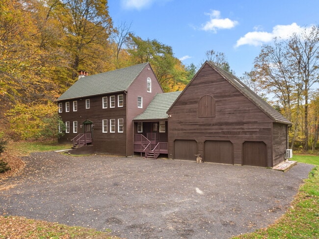 17 Curtis Dr in Sherman, CT - Building Photo - Building Photo