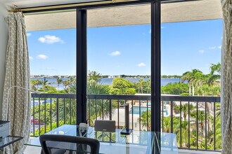 3390 S Ocean Blvd in Palm Beach, FL - Foto de edificio - Building Photo