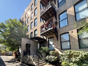 2511 W Moffat St, Unit 309 in Chicago, IL - Building Photo - Building Photo