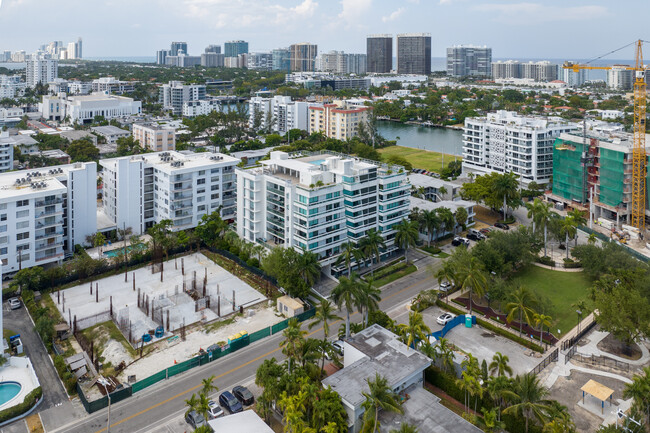 The Club in Bay Harbor Islands, FL - Foto de edificio - Building Photo