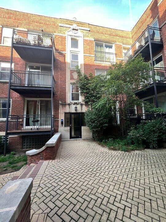 3709 N Kenneth Ave in Chicago, IL - Building Photo