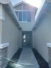 3040 Vaughn Way, Unit 1 in Roseville, CA - Building Photo - Building Photo