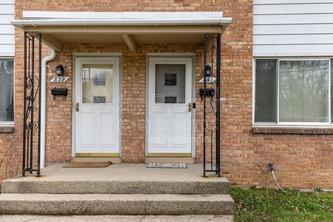 841 Houseman Ave NE in Grand Rapids, MI - Building Photo - Building Photo