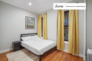 Room in Shared 3 bed/1 bath home in New York, NY - Building Photo